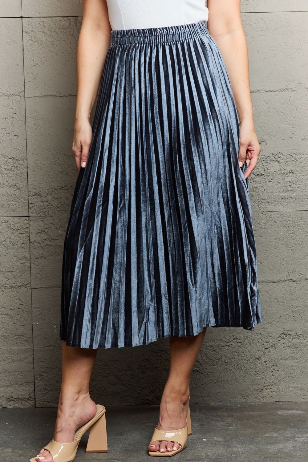 Ninexis Accordion Pleated Flowy Midi Skirt (OS)