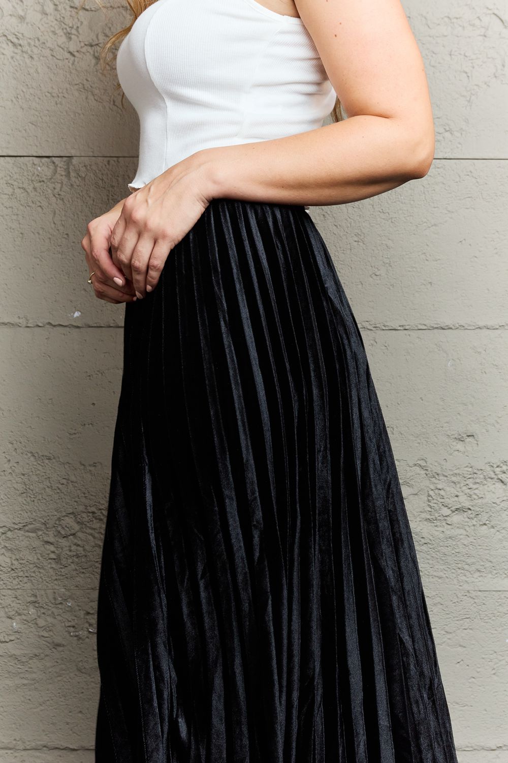 Ninexis Accordion Pleated Flowy Midi Skirt (OS)