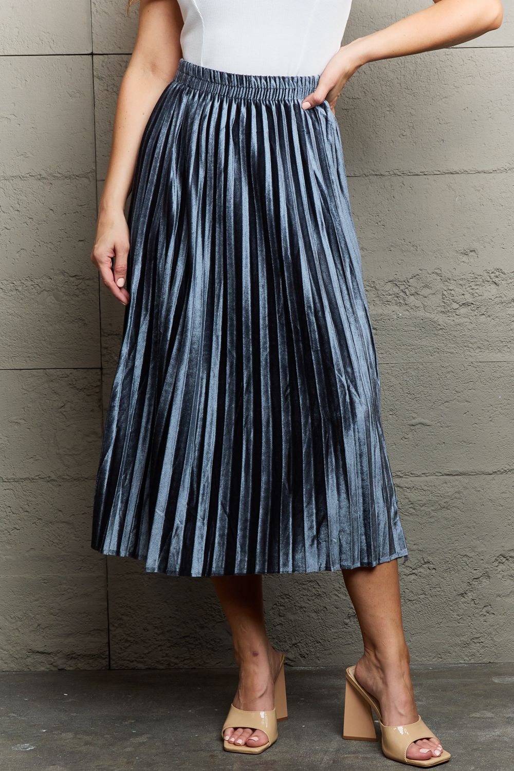 Ninexis Accordion Pleated Flowy Midi Skirt (OS)