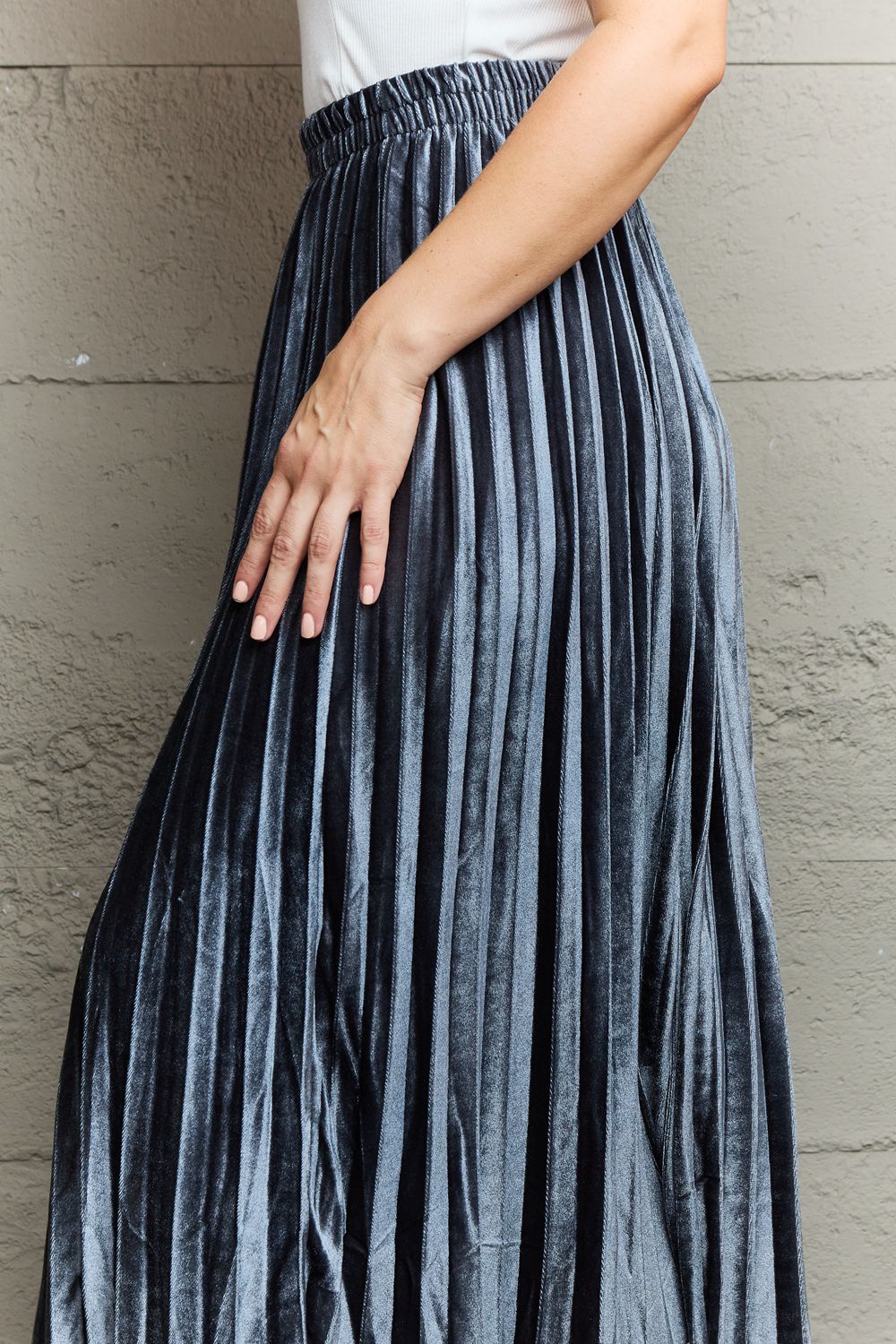 Ninexis Accordion Pleated Flowy Midi Skirt (OS)